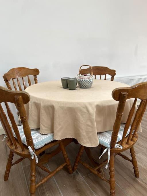 The Parlour Cottage Γκάλγουεϊ Εξωτερικό φωτογραφία